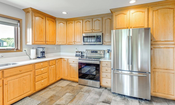 Elroy House | 'Hoheland Ranch' on 185 Acres w/Deck + Views!