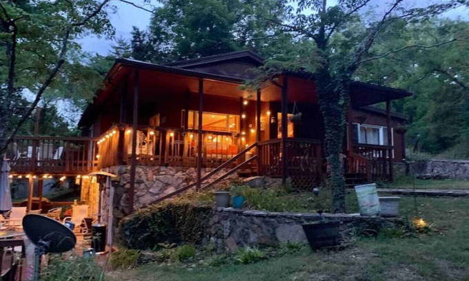 Ingles Cottage | Hokie House on Claytor Lake w/private story dock