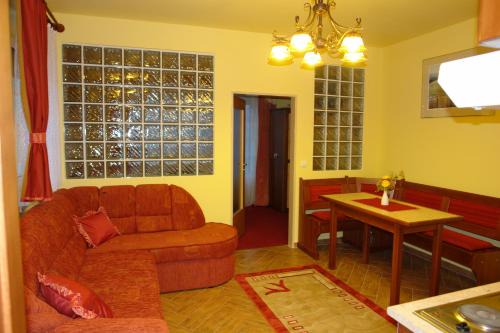 Sarvar Apartment | HoldLux Apartman