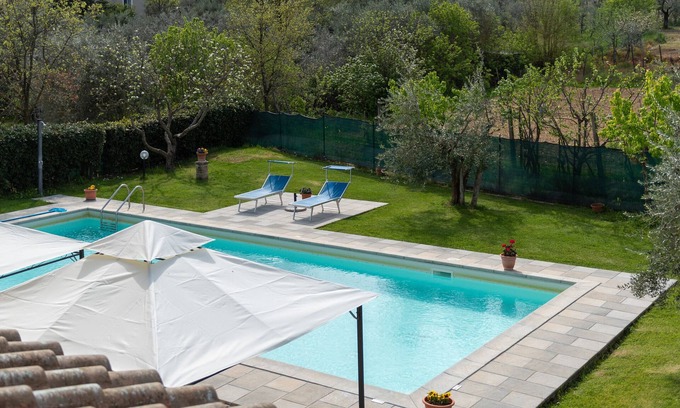 Ciggiano House | Holiday Home "Ovaiola" with Shared Pool & Wi-Fi