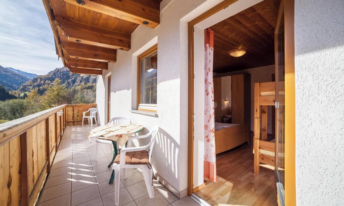 Moso in Passiria Apartment | Holiday Apartment "Egarthof Arnika" with Mountain View, Wi-Fi, Balcony & Garden