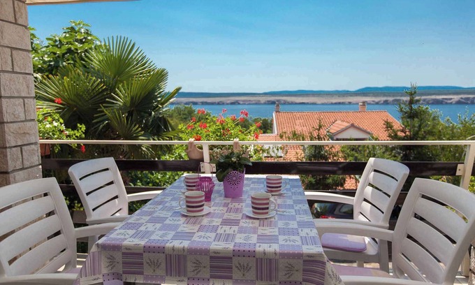 Jadranovo Apartment | Holiday apartment 250 m from the beach