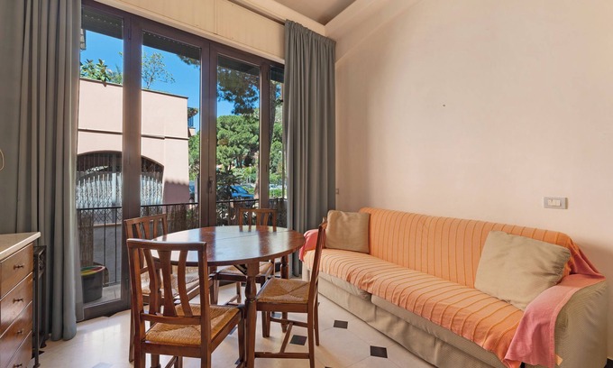Varigotti Apartment | Holiday Apartment '5 Mehari' with Balcony, A/C & Wi-Fi