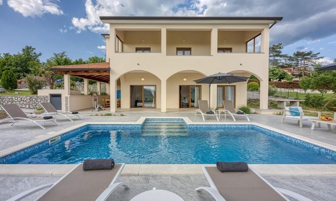 Sveti Martin House | Holiday Apartment Aida with Private Pool