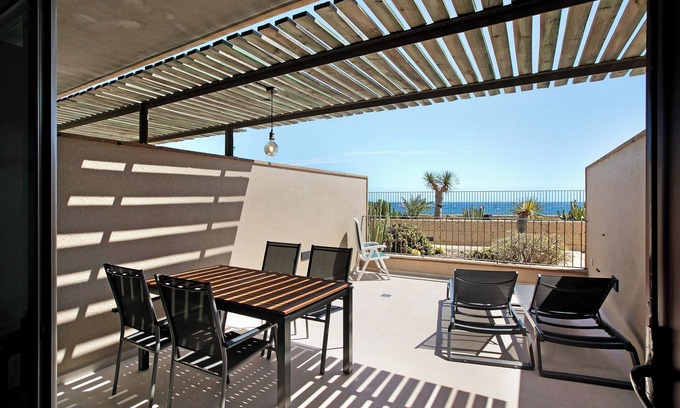 El Medano Apartment | Holiday Apartment 'Casa Médano 5 By Médano Rentals' with Sea View, Private Terrace