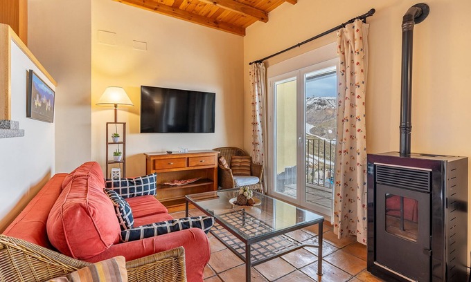 Pradollano Apartment | Holiday Apartment "Duplex Deluxe 23 B" near Slopes with Private Terrace & Wi-Fi