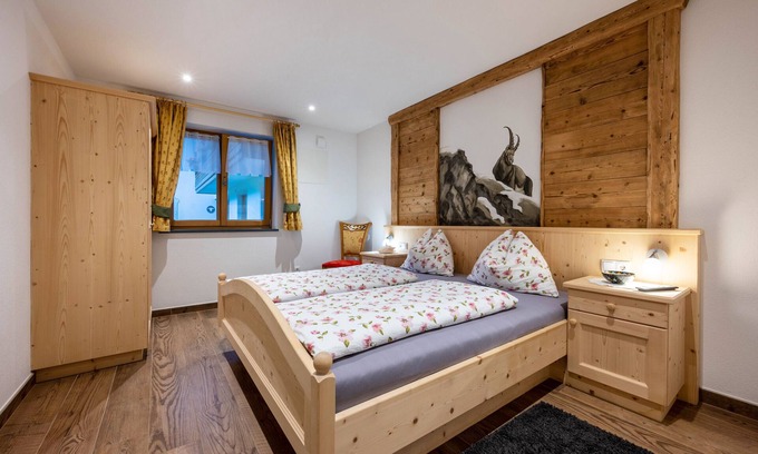 Valle Aurina Apartment | Holiday Apartment "Dreiherrenspitze" with Shared Whirlpool & Garden