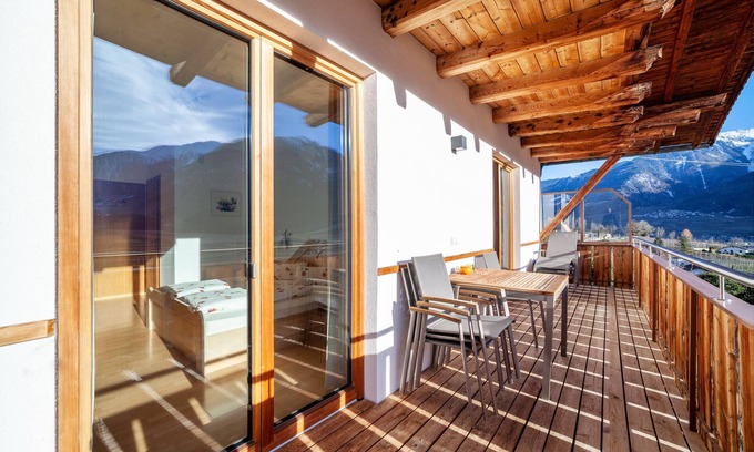 Laces Apartment | Holiday Apartment "Langstein Rose" with Mountain View, Balcony & Wi-Fi