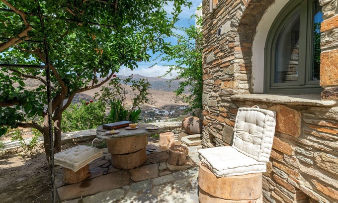 Megas Yialos-Nites Apartment | Holiday Apartment 'Mrs Kalis Cottage' with Mountain View, Garden & Wi-Fi