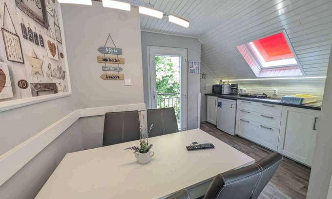 Siofok Aranypart Apartment | Holiday apartment near the beach with wifi and air conditioning