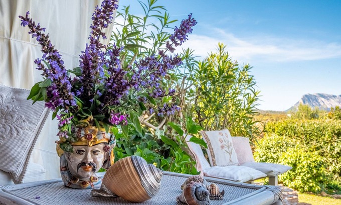 Puntaldia Apartment | Holiday Apartment 'The Nice Flat' with Sea View & Garden