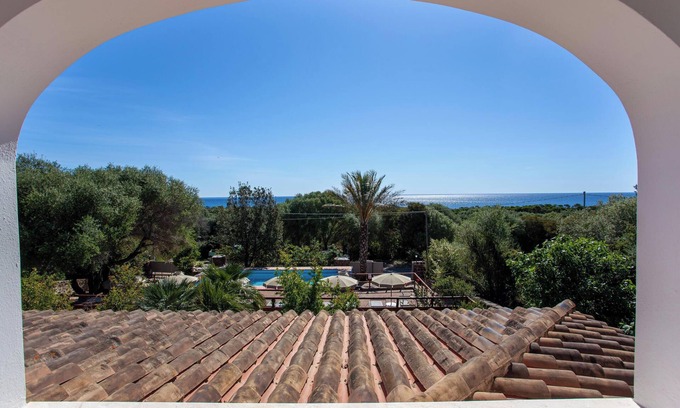 Sas Linnas Siccas Apartment | Holiday Apartment ‘Villa Mula 4’ with Sea View, Wi-Fi, Terrace & Shared Pool; Parking Available