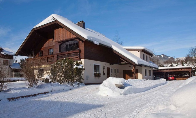 Strobl Apartment | Holiday apartment with balcony and barbecue in an idyllic location