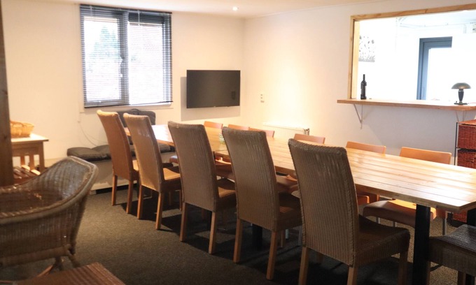 Linde House | Holiday bungalow "Huisje-24" in wooded area (12 persons)