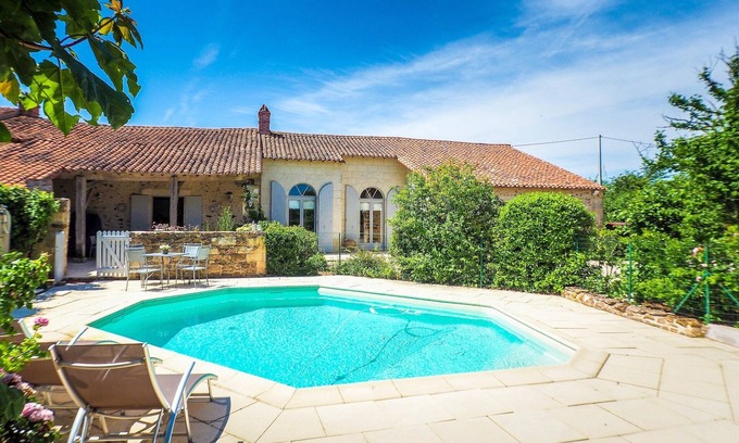 Saint-Laurent-de-la-Salle House | Holiday Home Saint-Laurent Pool & Garden