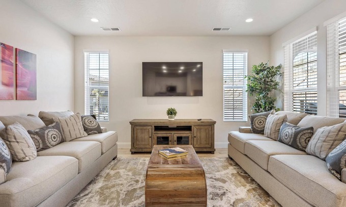 Washington House | Holiday Hideaway: Resort Style Amenities