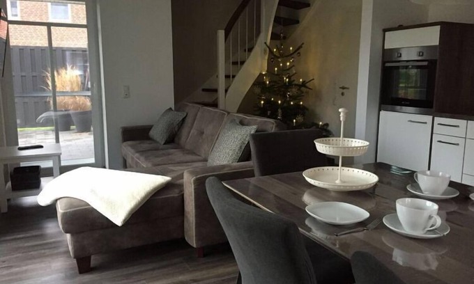 Tannenhausen Apartment | Holiday home with private beach