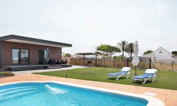 Barrio Nuevo House | Holiday Home 'Casa Valle' with Private Pool, Wi-Fi and Air Conditioning