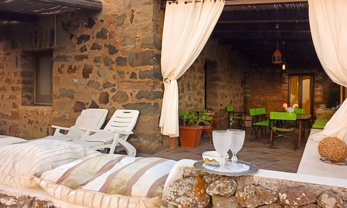 Pantelleria House | Holiday Home 'Antico Dammuso' with Private Terrace and Private Garden