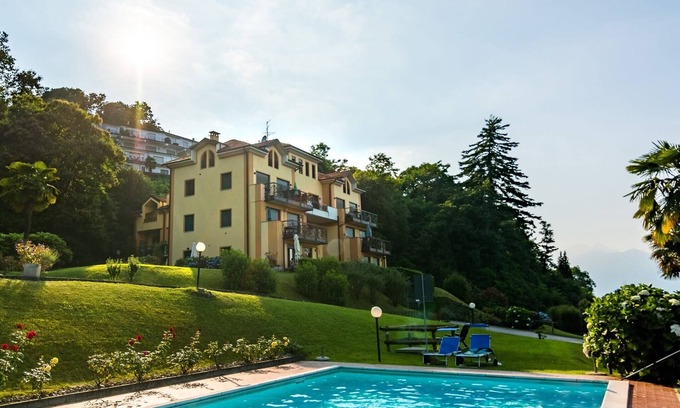 Stresa House | Holiday Home by Lake Maggiore with Pool