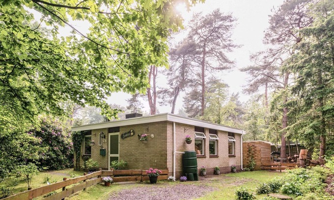 Hoogengraven House | Holiday Home by the forest in Ommen with Pool