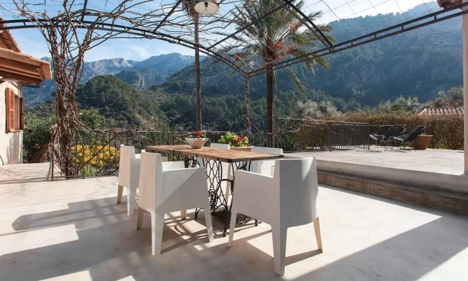 Soller House | Holiday Home Can Garí with Mountain View, Pool, Terraces & Wi-Fi