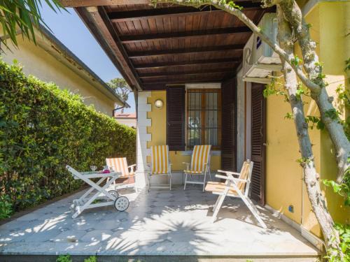 Forte dei Marmi House | Holiday Home Carlotta by Interhome