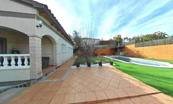 Calafell House | Holiday Home 'Casa Con Piscina De 8-14 Personas' with Private Pool, Private Terrace and Wi-Fi