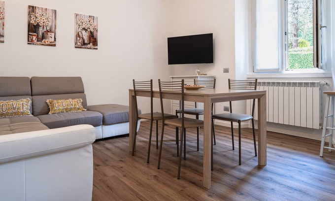 Costa Masnaga House | Holiday Home 'Casa Margherita' with Wi-Fi