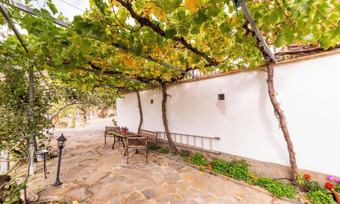 Laroya House | Holiday Home 'Casa Rural Museo' with Mountain View, Shared Pool and Wi-Fi