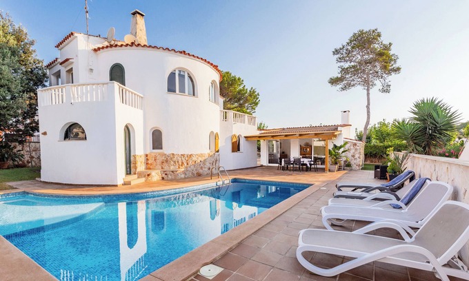 Cala en Blanes House | Holiday Home 'Chalet Es Llossar' with Private Pool, Private Terrace and Wi-Fi