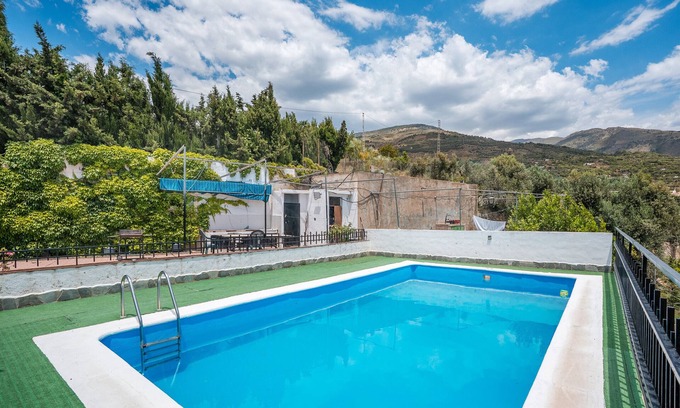 Lanjaron House | Holiday Home 'Chalet Venta Del Aire' with Mountain View, Wi-Fi and Air Conditioning