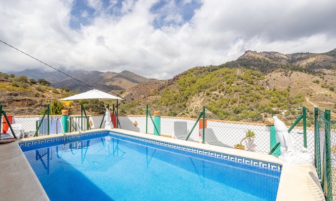 Almunecar House | Holiday Home 'Cortijo La Abuela' with Mountain View, Wi-Fi and Air Conditioning