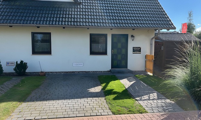 Ostseebad Dierhagen House | Holiday Home 'Darß-Fischland' with Terrace, Garden and Wi-Fi