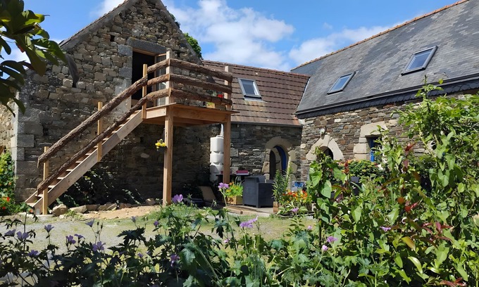 Lannion House | Holiday Home 'De L'alliance' with Private Terrace and Private Garden