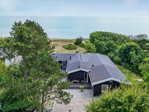Øer Strand House | Holiday Home Donka - 25m from the sea by Interhome