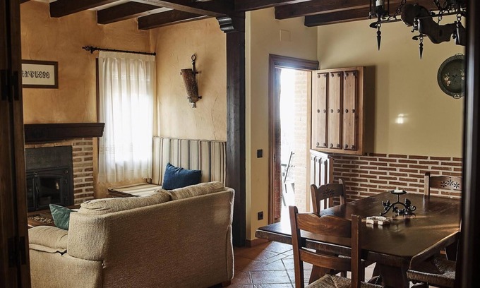 Hontanar House | Holiday Home 'El Cantueso 1' with Mountain View, Wi-Fi and Air Conditioning
