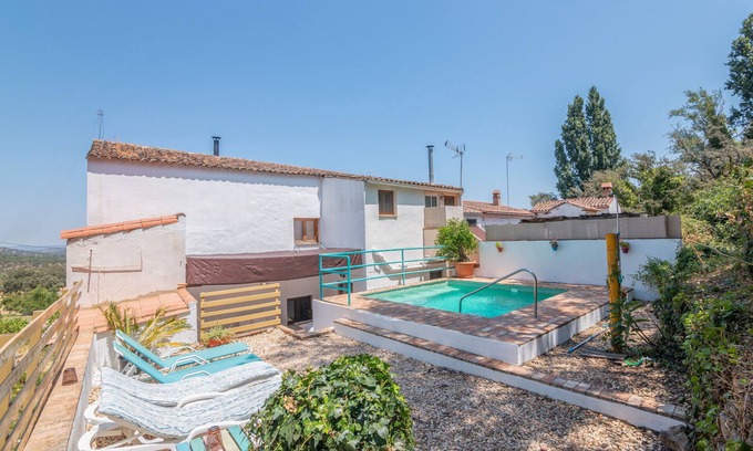 Calabazares House | Holiday Home 'Casa Rural La Trastienda' with Mountain View, Private Pool and Wi-Fi