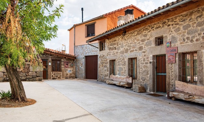 Villar de Corneja House | Holiday Home 'La Fragua'