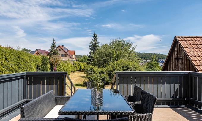 Petersberg House | Holiday Home 'Ferienhaus Barockhaus Fulda' with Private Terrace, Private Garden and Wi-Fi