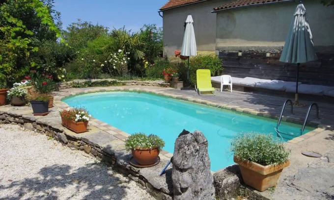 Limogne-en-Quercy House | Holiday Home 'Le Tonnelier' with Private Pool, Shared Terrace and Wi-Fi