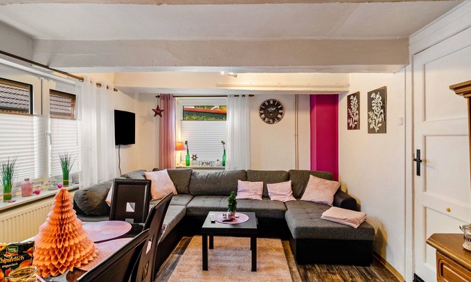 Loquard House | Holiday Home "Grietjes Huus" with Private Terrace, Fireplace & Wi-Fi