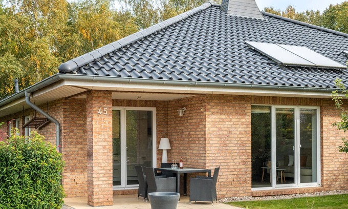 Beselin House | Holiday Home 'Großes Im Grünen -' with Private Terrace, Private Garden and Wi-Fi