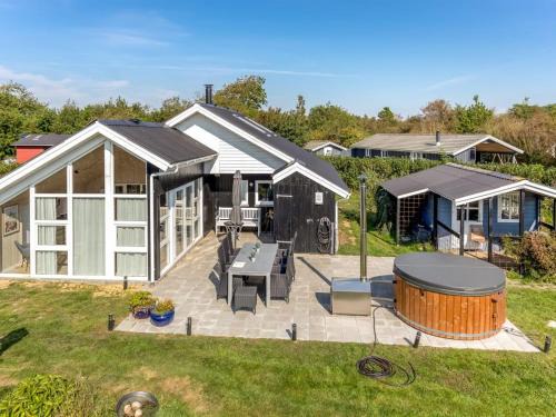 Skaven Strand House | Holiday Home Gudmundine - 350m to the inlet by Interhome