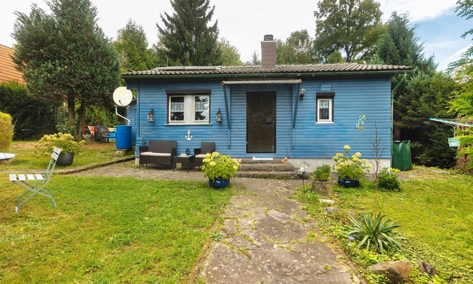 Gedern House | Holiday Home 'Haus Am See' with Private Terrace, Private Garden and Wi-Fi