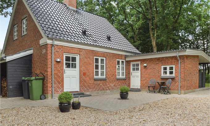 Tistrup House | Holiday Home Hodde With Fireplace