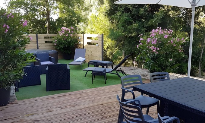Revel House | Holiday Home 'House with Pool and Whirlpool' with Private Pool, Private Terrace and Wi-Fi