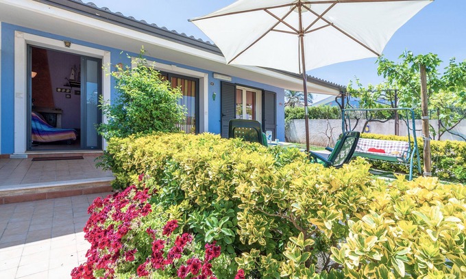 Noto House | Holiday Home 'Il Piccolo Gelso' with Private Terrace and Air Conditioning