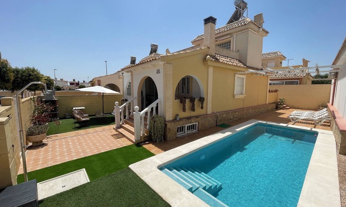 Jeronimo y Avileses y Balsicas de Arriba Villa | Holiday home in a quiet area, opposite a golf course and 20 min from the beach