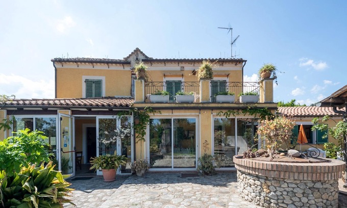 Stilo House | Holiday Home in Guardavalle near River